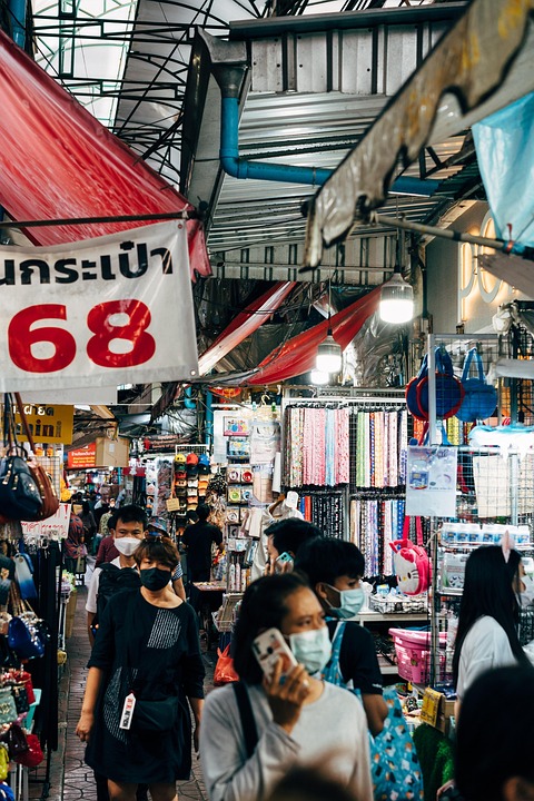  Vibrant night markets to explore in Bangkok