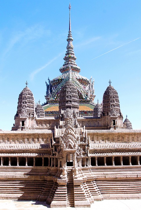  Cultural temples and palaces in Bangkok