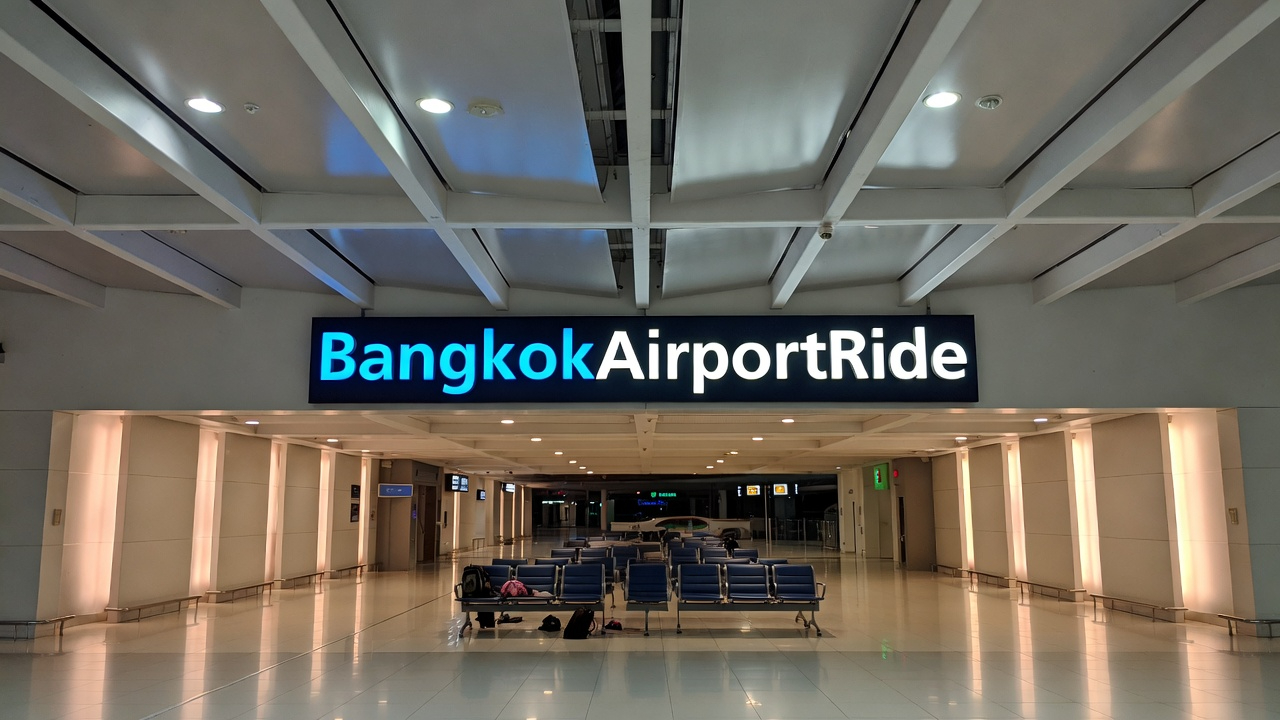 Suvarnabhumi BKK airport arrivals hall with private transfer sign